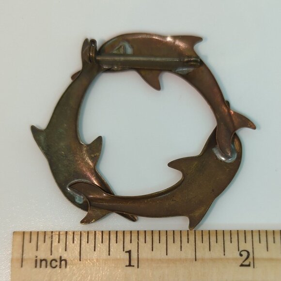 Vtg Dolphin Circle Brooch Pin Mixed Metal Copper & Brass Finish Nautical - Picture 2 of 3